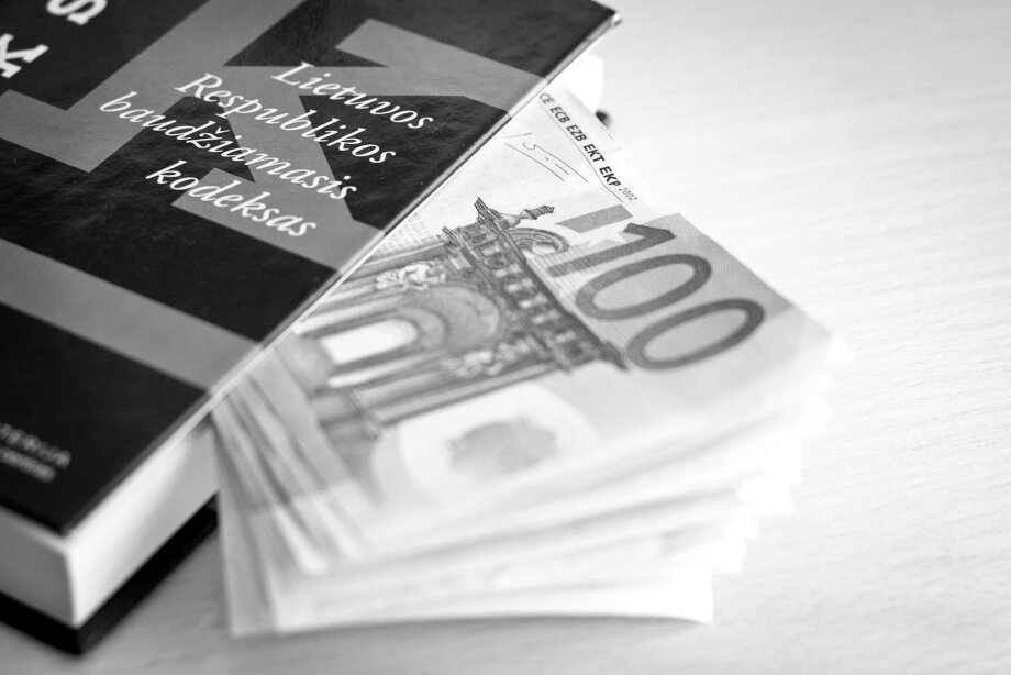 Iš didelės apimties ikiteisminio tyrimo atskirta byla dėl galimos prekybos poveikiu perduota teismui