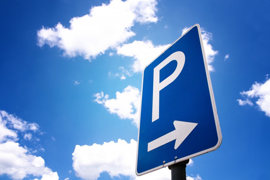 Pasigendama aiškumo reglamentuojant automobilių stovėjimą Vilniaus mieste