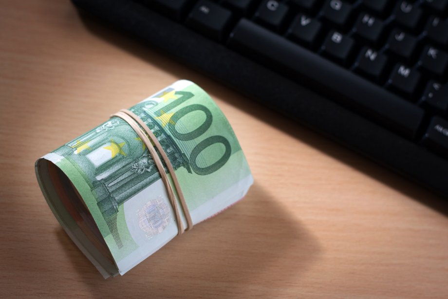 VMI pranešus apie bandymą papirkti jų darbuotoją – pradėtas tyrimas